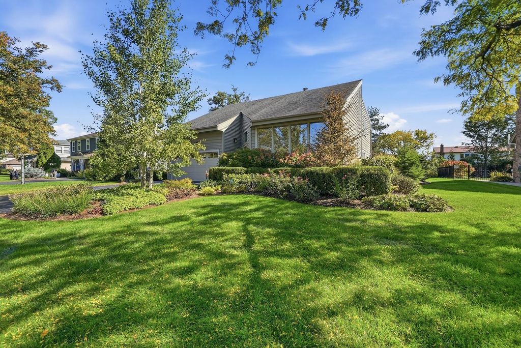 8361 Clynderven Road, Burr Ridge, IL 60527 — photo 3