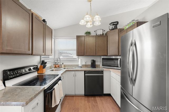 5105 Scarlett Ohara Lane, Villa Ridge, MO 63089