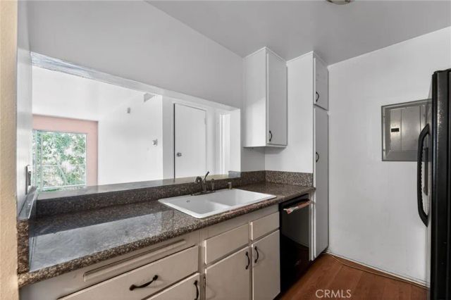 5460 White Oak Avenue J207, Encino, CA 91316