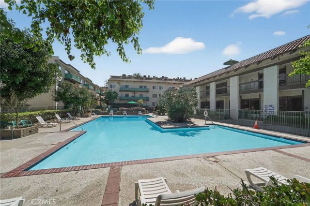 5460 White Oak Avenue J207, Encino, CA 91316