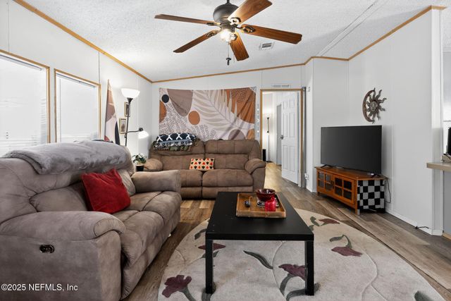 136 E MOCCASIN CREEK Lane, Palatka, FL 32177