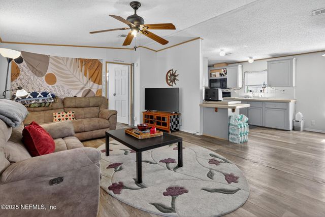 136 E MOCCASIN CREEK Lane, Palatka, FL 32177