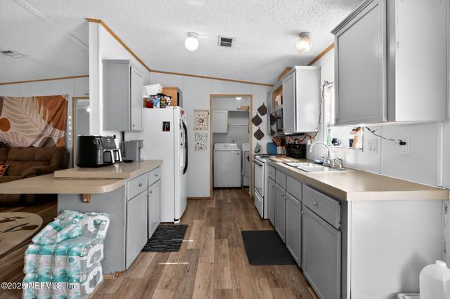 136 E MOCCASIN CREEK Lane, Palatka, FL 32177