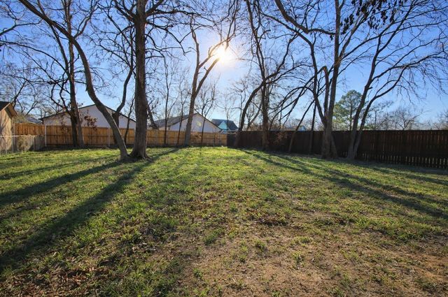 415 W 7th Street, Bonham, TX 75418