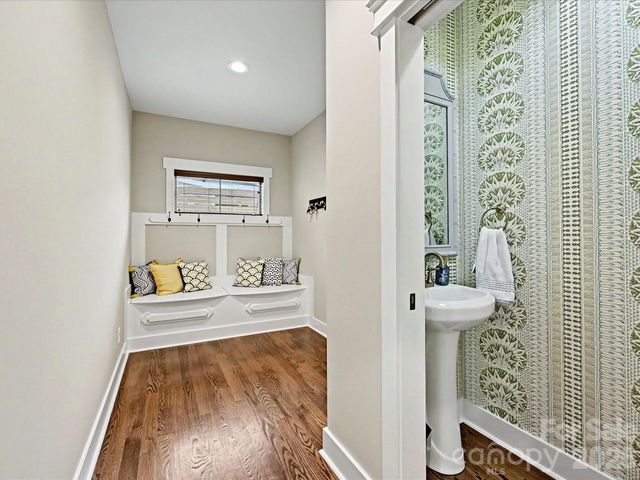 916 Essex Street, Charlotte, NC 28205