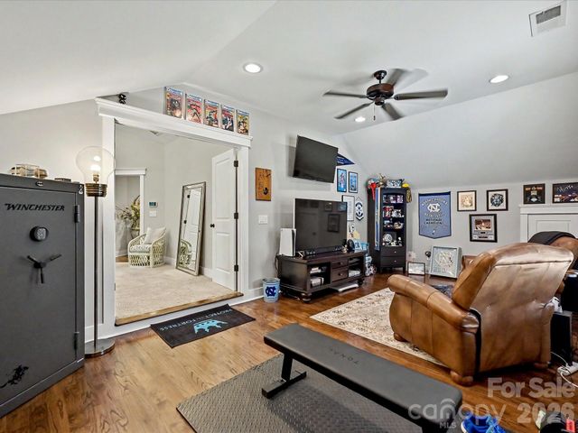916 Essex Street, Charlotte, NC 28205
