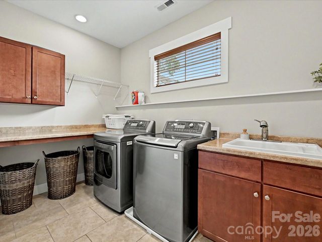 916 Essex Street, Charlotte, NC 28205