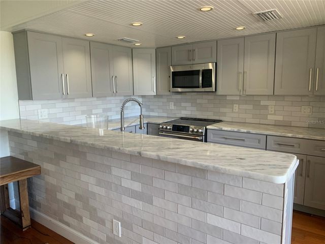 1125 PINELLAS BAYWAY S 205, St Petersburg, FL 33715