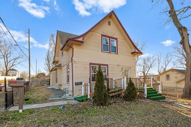 1701 W Walnut Street, Independence, MO 64050