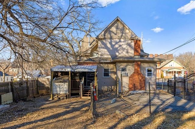 1701 W Walnut Street, Independence, MO 64050