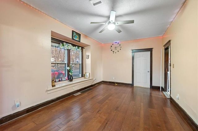 1701 W Walnut Street, Independence, MO 64050