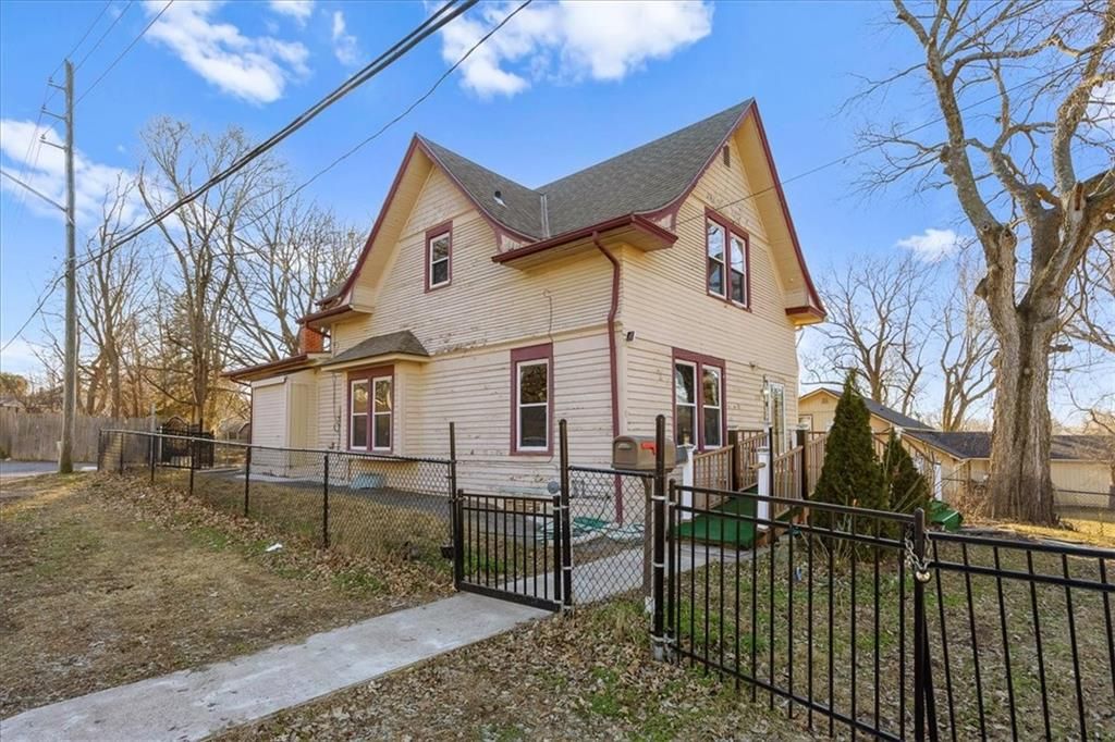 1701 W Walnut Street, Independence, MO 64050