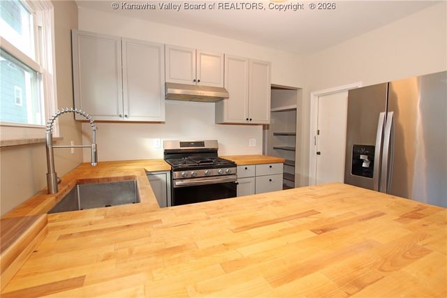 216 Grosscup Avenue, Dunbar, WV 25064