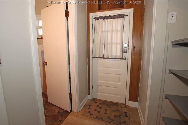 216 Grosscup Avenue, Dunbar, WV 25064