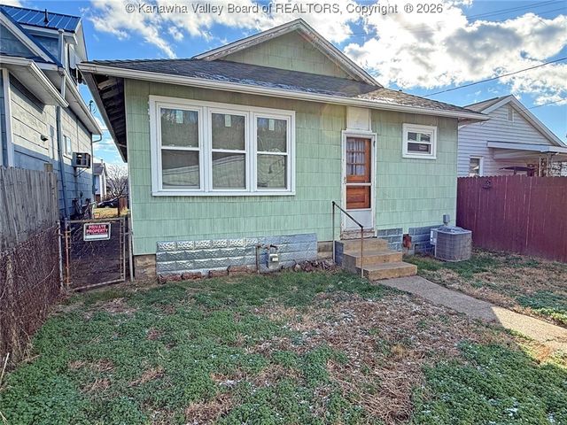 216 Grosscup Avenue, Dunbar, WV 25064