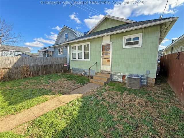 216 Grosscup Avenue, Dunbar, WV 25064