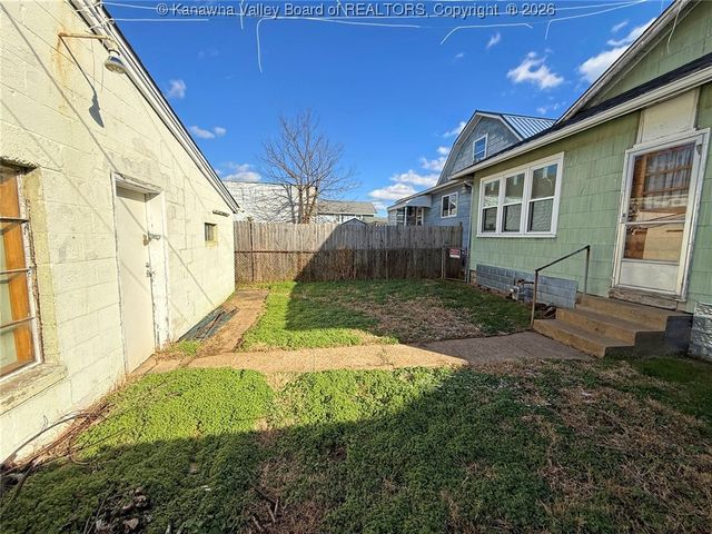 216 Grosscup Avenue, Dunbar, WV 25064