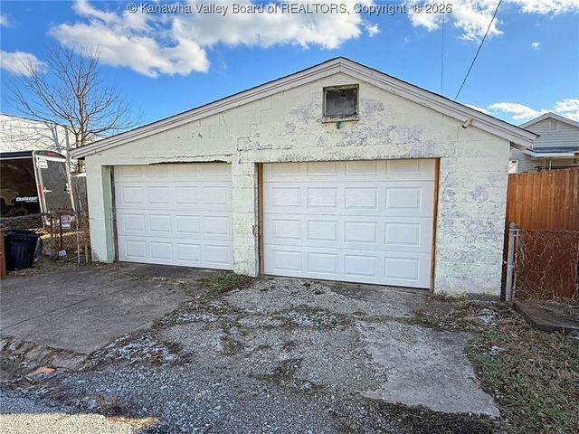 216 Grosscup Avenue, Dunbar, WV 25064