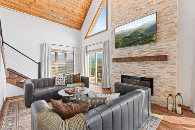 647 Kristis Place, Gatlinburg, TN 37738