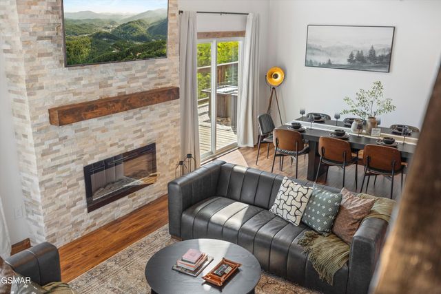 647 Kristis Place, Gatlinburg, TN 37738