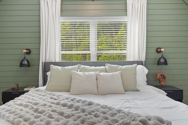 647 Kristis Place, Gatlinburg, TN 37738