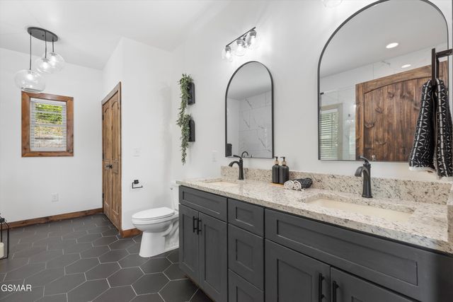 647 Kristis Place, Gatlinburg, TN 37738