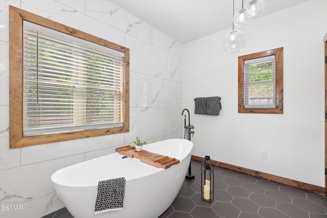 647 Kristis Place, Gatlinburg, TN 37738