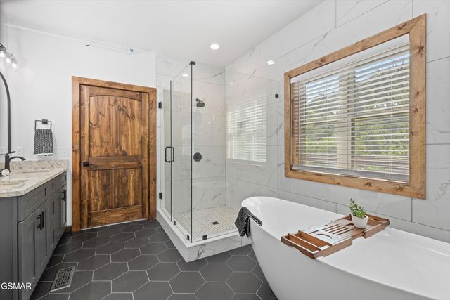 647 Kristis Place, Gatlinburg, TN 37738