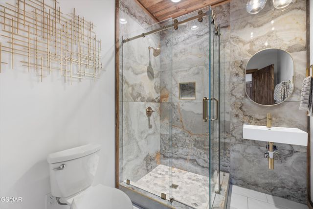 647 Kristis Place, Gatlinburg, TN 37738