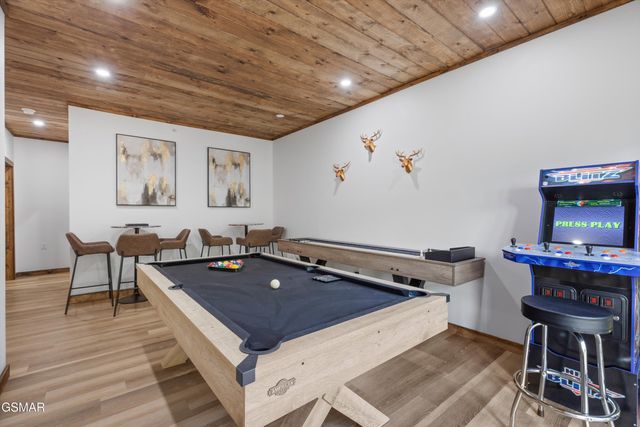 647 Kristis Place, Gatlinburg, TN 37738