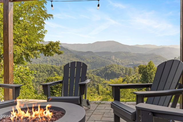 647 Kristis Place, Gatlinburg, TN 37738