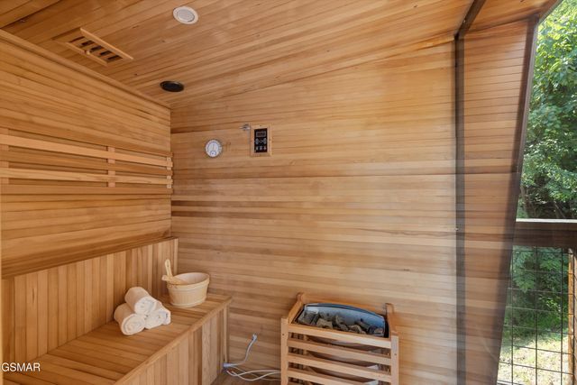 647 Kristis Place, Gatlinburg, TN 37738