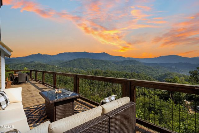 647 Kristis Place, Gatlinburg, TN 37738