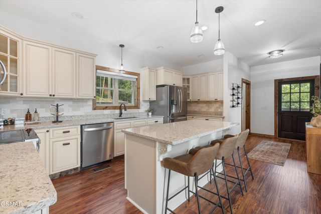 647 Kristis Place, Gatlinburg, TN 37738