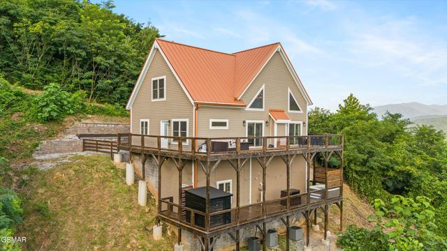 647 Kristis Place, Gatlinburg, TN 37738