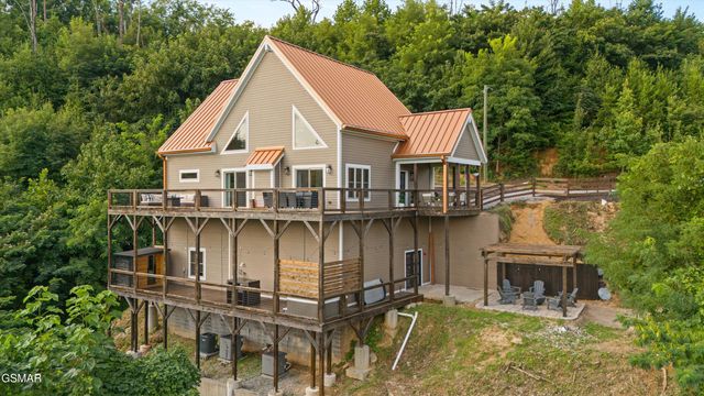 647 Kristis Place, Gatlinburg, TN 37738