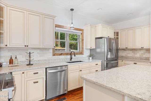 647 Kristis Place, Gatlinburg, TN 37738