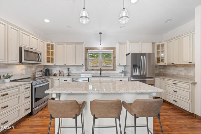 647 Kristis Place, Gatlinburg, TN 37738