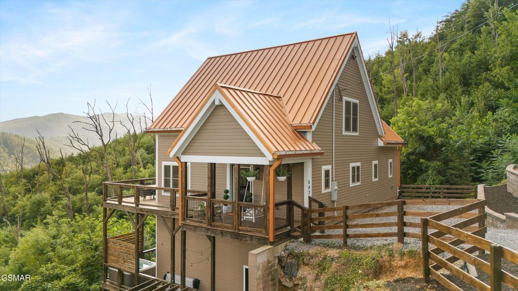 647 Kristis Place, Gatlinburg, TN 37738