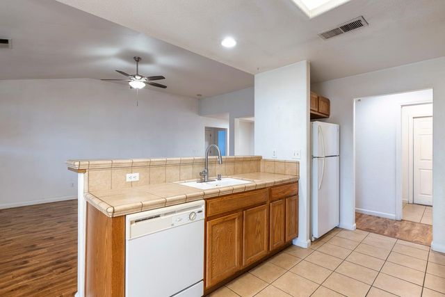 4360 W Vassar Avenue, Fresno, CA 93722