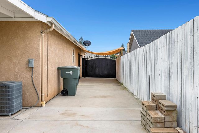 4360 W Vassar Avenue, Fresno, CA 93722