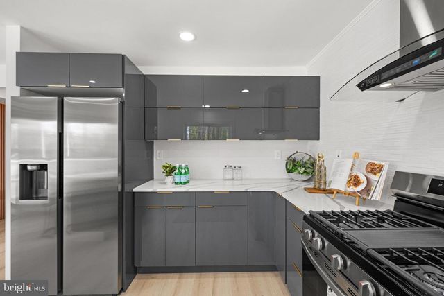 301 HIALEAH DR, Cherry Hill, NJ 08002