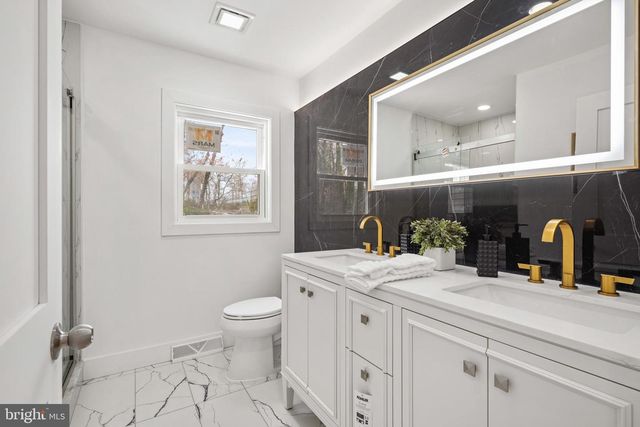 301 HIALEAH DR, Cherry Hill, NJ 08002