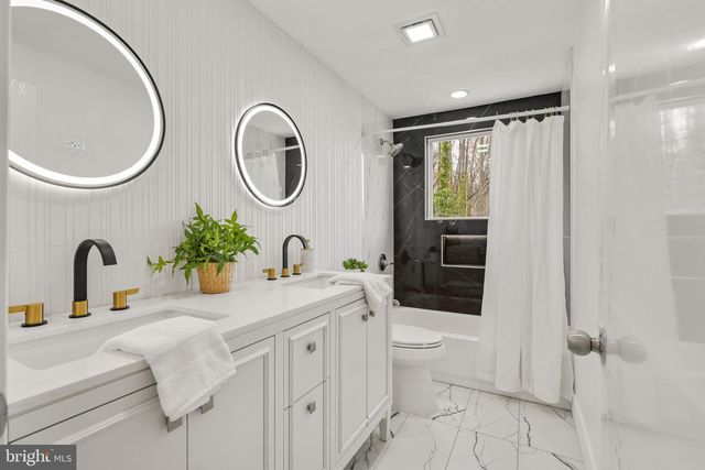 301 HIALEAH DR, Cherry Hill, NJ 08002