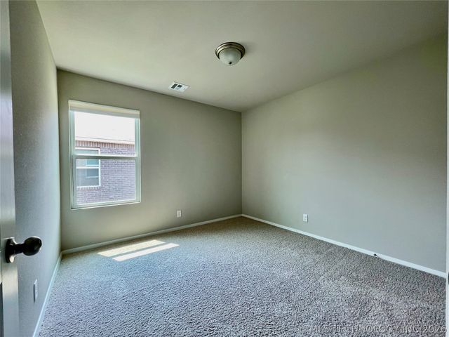 8501 E 162nd Street S, Bixby, OK 74008