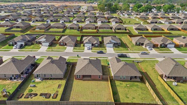 8501 E 162nd Street S, Bixby, OK 74008