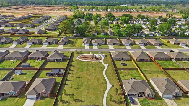 8501 E 162nd Street S, Bixby, OK 74008