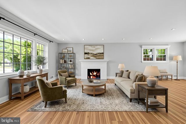 14711 CARLBERN DR, Centreville, VA 20120
