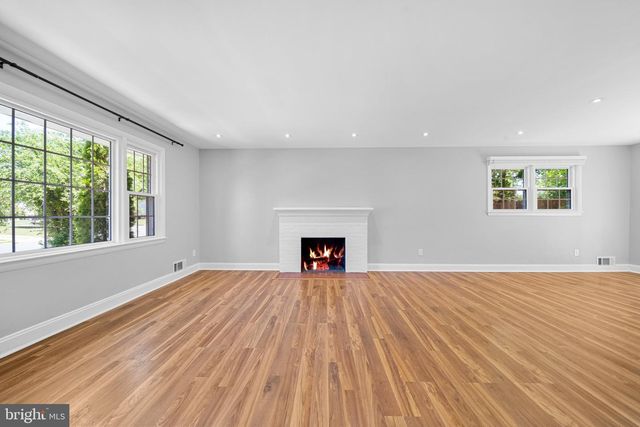 14711 CARLBERN DR, Centreville, VA 20120