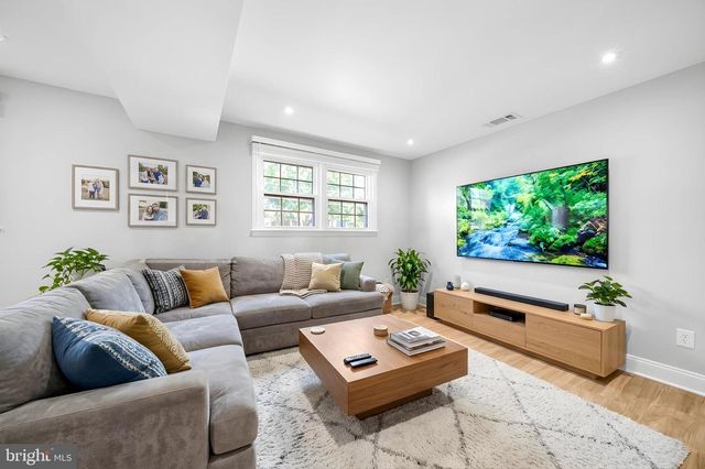 14711 CARLBERN DR, Centreville, VA 20120